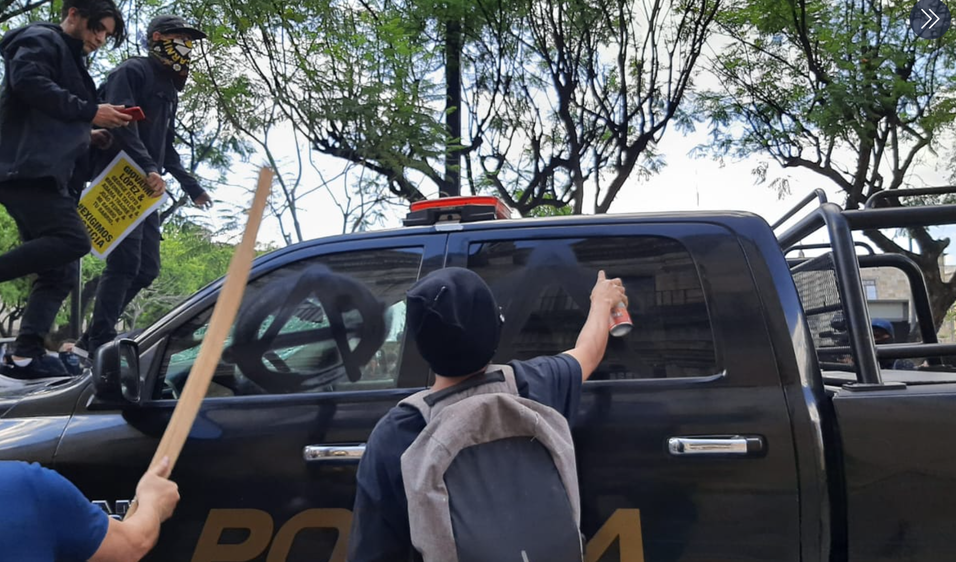 'Arde' Guadalajara; violencia en protesta por muerte de Giovanni 5 Captura de pantalla 2020 06 04 a las 6.10.21 p. m.