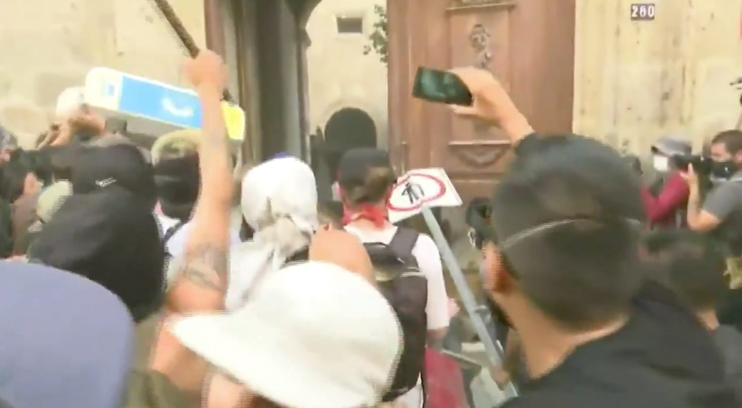 'Arde' Guadalajara; violencia en protesta por muerte de Giovanni 6 puerta scaled
