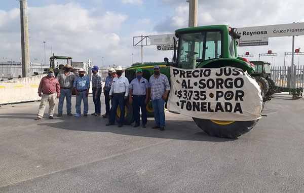 Campesinos cierran puente internacional Reynosa-Pharr 2 107038167 952042038591342 4642994613988736846 n