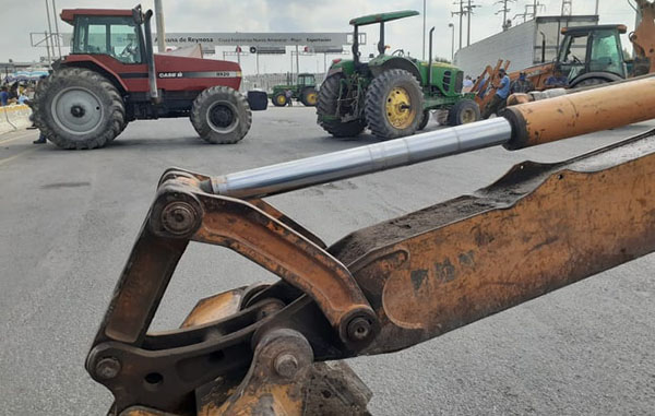 Campesinos cierran puente internacional Reynosa-Pharr 3 107924343 833898003804303 1299056182566735685 n