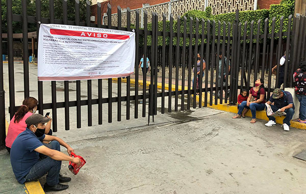El Hospital 23 del IMSS limita entrada de familiares y se aglomeran al exterior 1 116215422 306352737229988 4910961991011992995 n