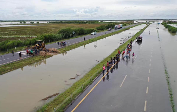 Rompen ejidatarios autopista Reynosa-Matamoros 4 Autopista 1