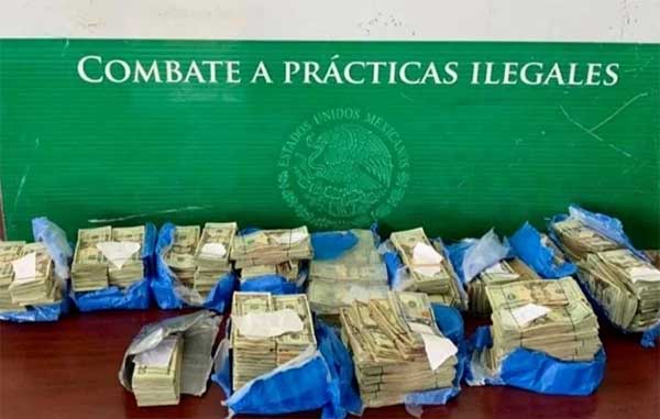 DOLARES