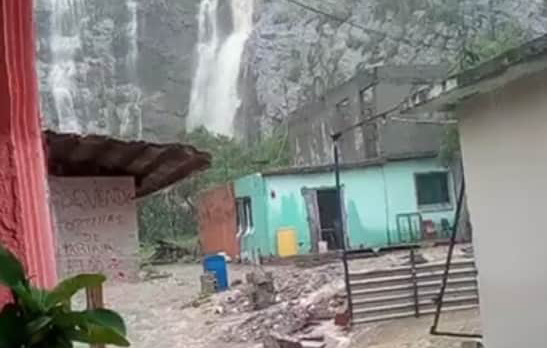 Arroyos de NL al tope por ‘Hanna’; hay dos personas rescatadas 1 Ed4knz6WoAE3psi