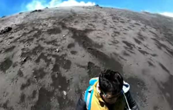 Sube al ‘Popo’ y logra grabar en video su cráter 1 VOLCAN 1