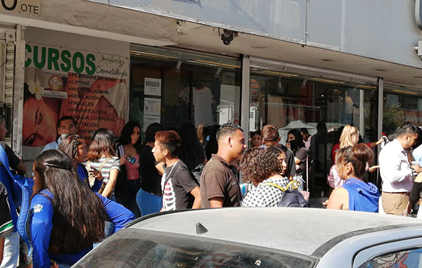 Jóvenes sin cubrebocas aglomeran empresa en zona Centro 1 117394138 712914982623898 7391117695996684763 n 1