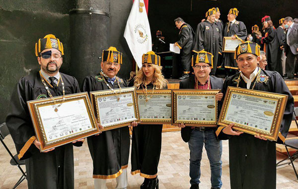 Exhiben ‘doctorado patito’ de ‘Lord Molécula’ y sus amigos 1 117990233 298632614561618 818694672850960565 n
