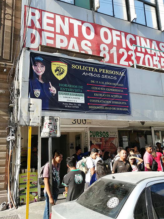 Jóvenes sin cubrebocas aglomeran empresa en zona Centro 2 118042833 3217517061696274 387816443622486589 n
