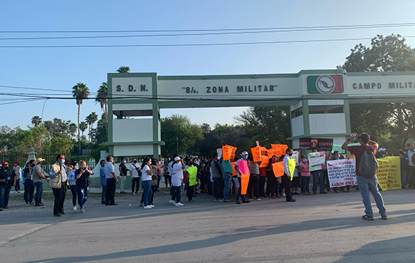 Se reúnen manifestantes en conferencia de AMLO en Reynosa 3 118500452 732074864237656 5116103816136221868 n