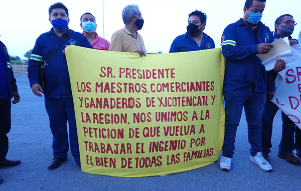 Se reúnen manifestantes en conferencia de AMLO en Reynosa 1 118617297 376300257104551 3851867390367930836 n
