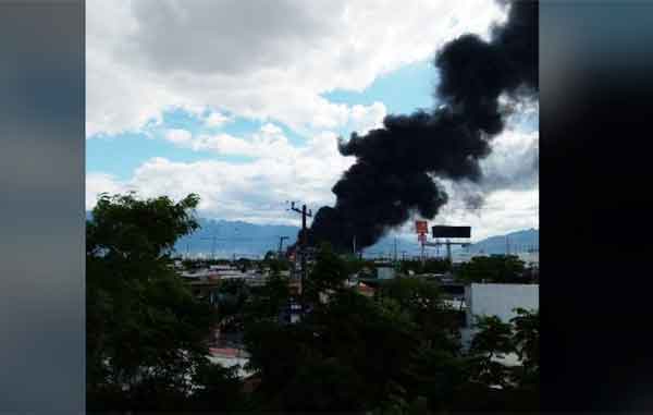Choque entre pipa y tren provoca incendio en San Nicolás 1 EXPLOSION 2