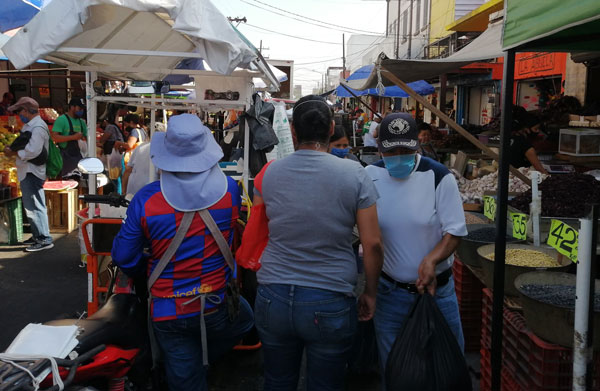 Puesteros del Mesón Estrella no acatan recomendaciones sanitarias 1 Meson 2