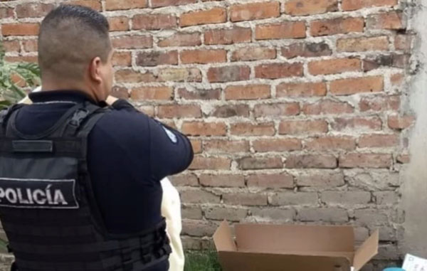 Abandonan a bebé en caja de cartón con pañales y leche en Celaya 3 b4