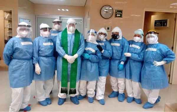 Sacerdotes en tiempos de Coronavirus enfrentan 'nueva normalidad' 2 HOSPITAL