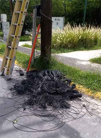 Continúa Monterrey operativo de retiro de cableado en desuso 1 POSTES