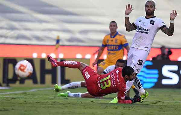 Tigres golea 3-0 a Gallos y llega fuerte al Clásico Regio 2 QUERETARO