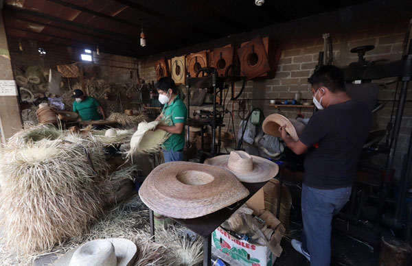 El sombrero se niega a morir 3 Sombreros 5