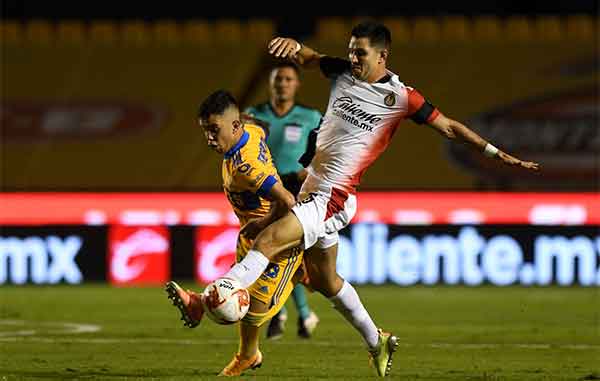 Tigres de mal en peor, cae 3-1 frente a Chivas 1 TIGRES 2