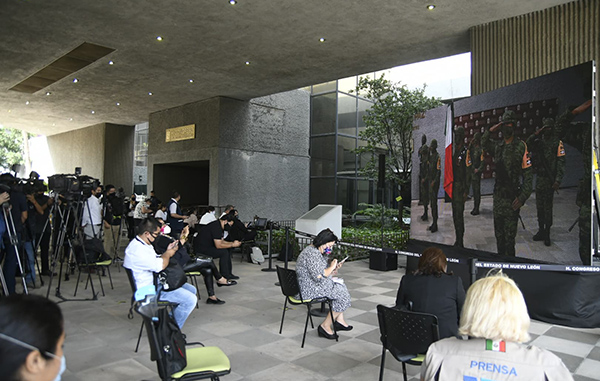 Protestan previo al informe del ‘Bronco’ 1 121474348 385143259309573 2546200432184181444 n