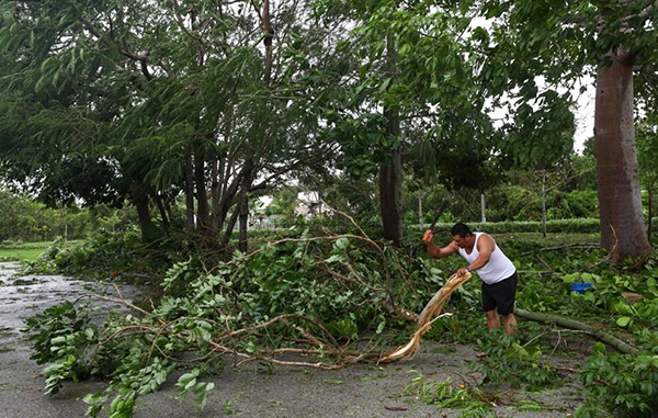 Pobladores limpian calles y reportan pérdidas materiales por ‘Delta’ 2 616308 htpz96c4eo