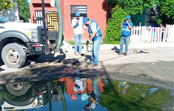 Cumple la Comapa a llamada de auxilio en colonia Puerta Sur 1 COMAPA