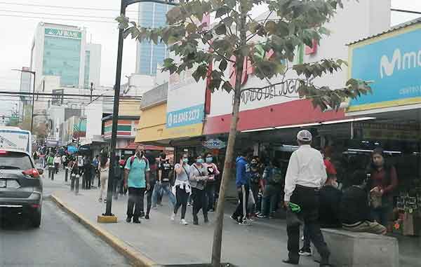 Desobedecen a 'El Bronco'; todos en la calle en Monterrey 1 MONTERREY 1