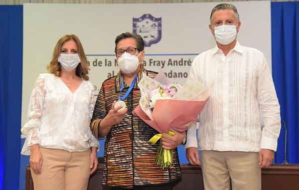 Entregan en Tampico medalla Fray Andrés de Olmos a Bertha Laura Salinas 1 TAMPICO 10