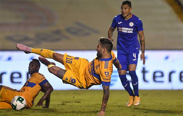 Tigres la 'cruzazulea' y cae 3-1 en juego de ida 5 GIGNAC 1