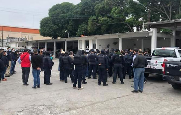 Van contra agentes de Tránsito en Ciudad Madero 1 Transito Madero 2