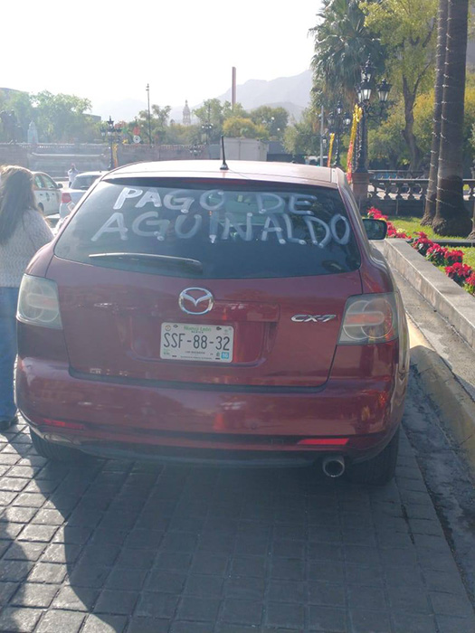 Maestros realizan caravana de protesta; exigen sus aguinaldos 2 130575853 1752632201580446 3401669382370713125 n