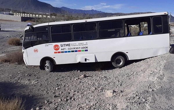 Choque entre tren y autobús deja dos muertos en García 2 130681764 129714775586677 7654427130768327359 n