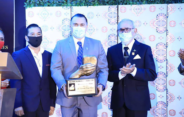 Recibe Gerardo Peña premio ‘Hombre del año 2020-2021’ 1 130744488 218765346359506 1431709374186663986 n