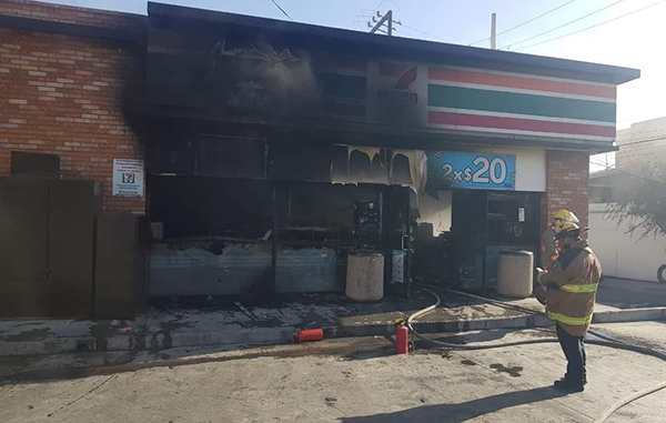 Incendio consume tienda al poniente de Monterrey 1 131151415 199373258491781 3826256787053030160 n
