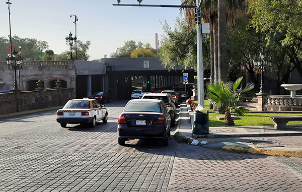 Registra fila récord Drive Thru del Centro de Monterrey 2 131629609 149236029966004 7376487284010266657 n