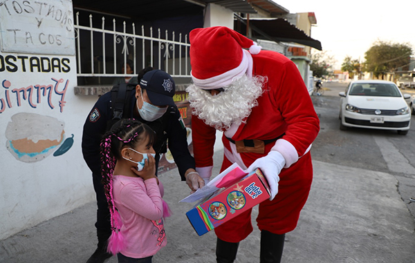 Policías de Guadalupe adelantan Navidad a niños del municipio 1 4