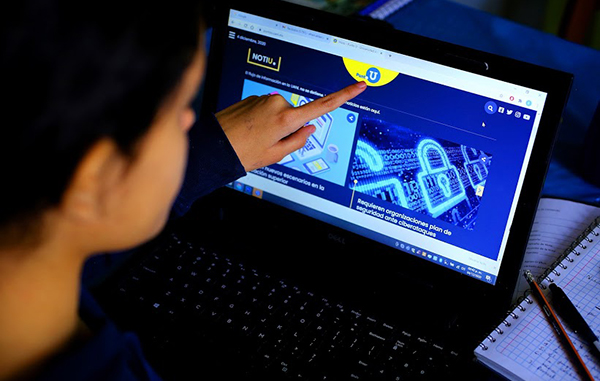 Recibe UANL Premio Internet Mx 2020 3 IMG 9820