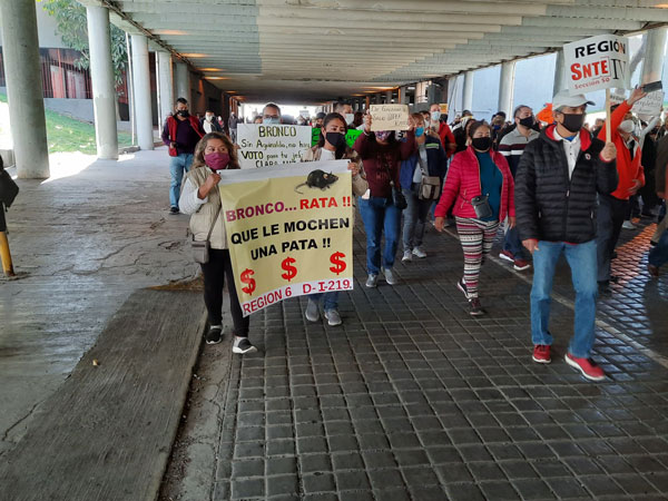 Maestros no cesan, suman cuatro días protestando 3 Maestros 3 1