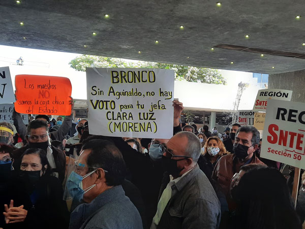 Maestros no cesan, suman cuatro días protestando 4 Maestros 7