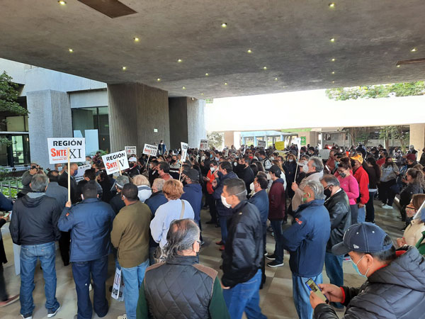 Maestros no cesan, suman cuatro días protestando 7 Maestros 8