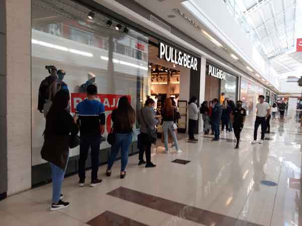Hay pandemia en NL, pero no resisten las ofertas 1 Mall regios 2