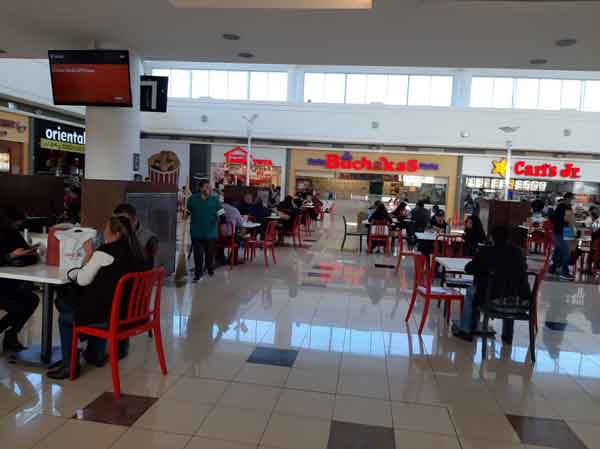 Hay pandemia en NL, pero no resisten las ofertas 2 Mall regios 3