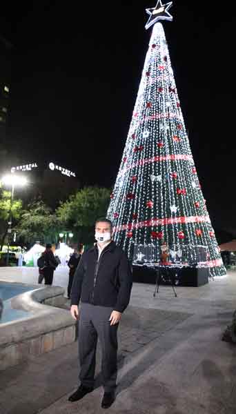 Arranca Monterrey festejos navideños con encendido del pino 2 Monterrey pino 1