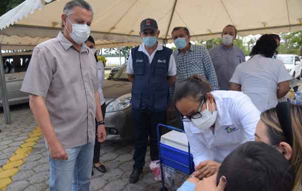 Encabeza Chucho Nader jornada de vacunación en la Laguna del Carpintero 1 Tampico 2 1