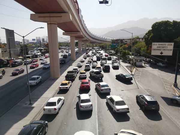 Maestros ‘ahorcan’ vialidad en Monterrey (VIDEO) 3 Trafico 4
