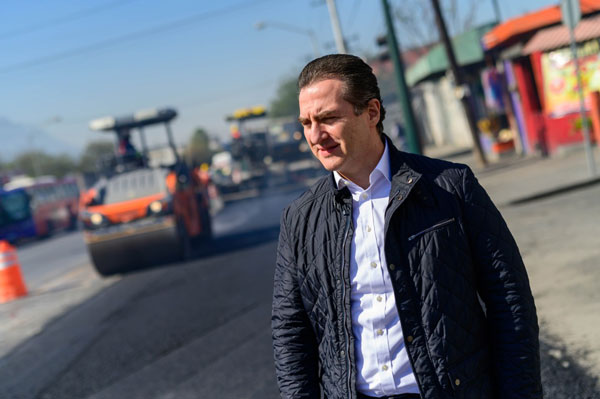 Supervisa Adrián de la Garza trabajos de bacheo 2 Vialidades regias 4 1