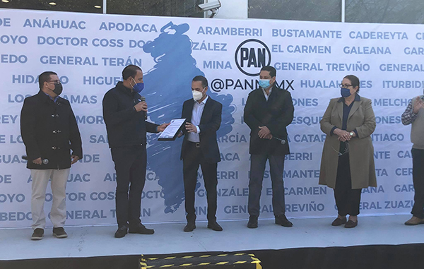 Larrazabal recibe constancia de candidato a la gubernatura de NL por el PAN 2 137613196 332522567883993 70270579402007626 n