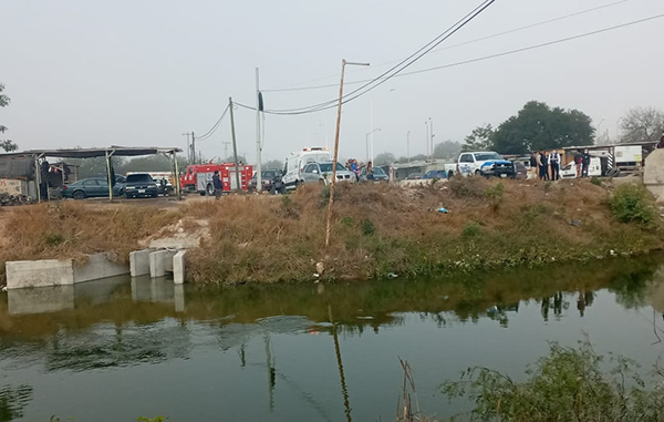Cae vehículo al canal Rodhe; autoridades trabajan en el lugar 1 140088234 240541874255512 5440573207355093620 n