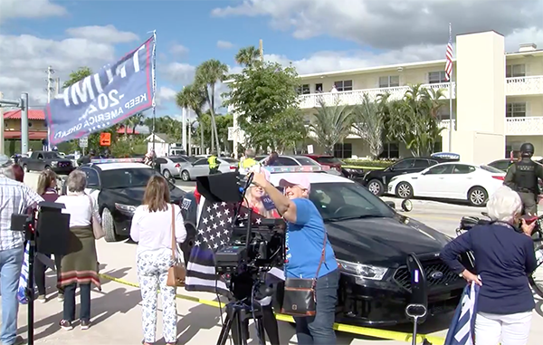 Aterriza Trump en Florida; lo esperan simpatizantes 1 140135394 1031819893976804 6652457095672427386 n