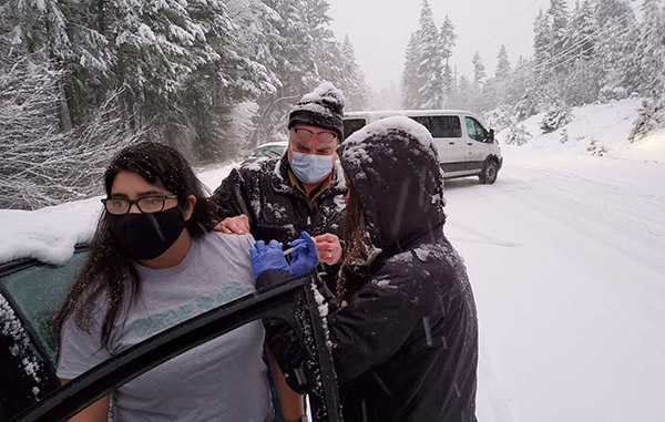 Aplican vacuna contra Covid-19 en medio de tormenta de nieve en EU 1 143536409 1066318557206043 1698775961005541768 n