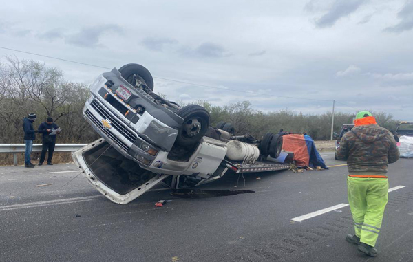 Vuelca camión en la carretera a Zaragoza-Victoria 2 23 1
